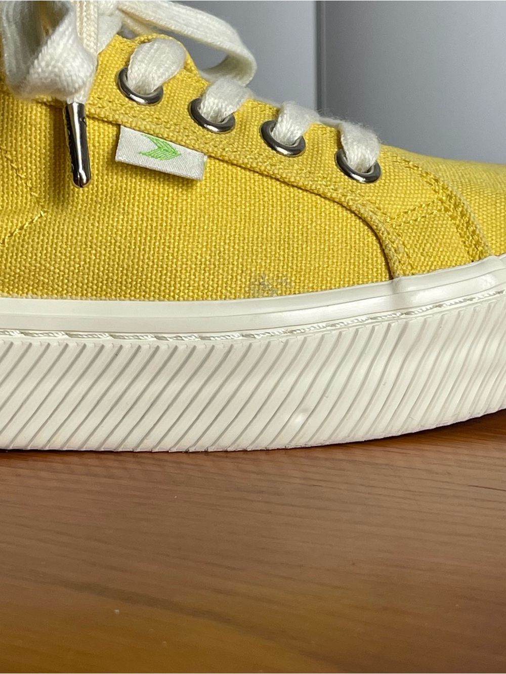 Cariuma Oca Low Canvas Sneakers Yellow Size 7 - Picture 6 of 15